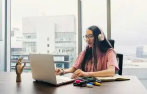 Best Remote Side Hustle for Predictable Income Anywhere